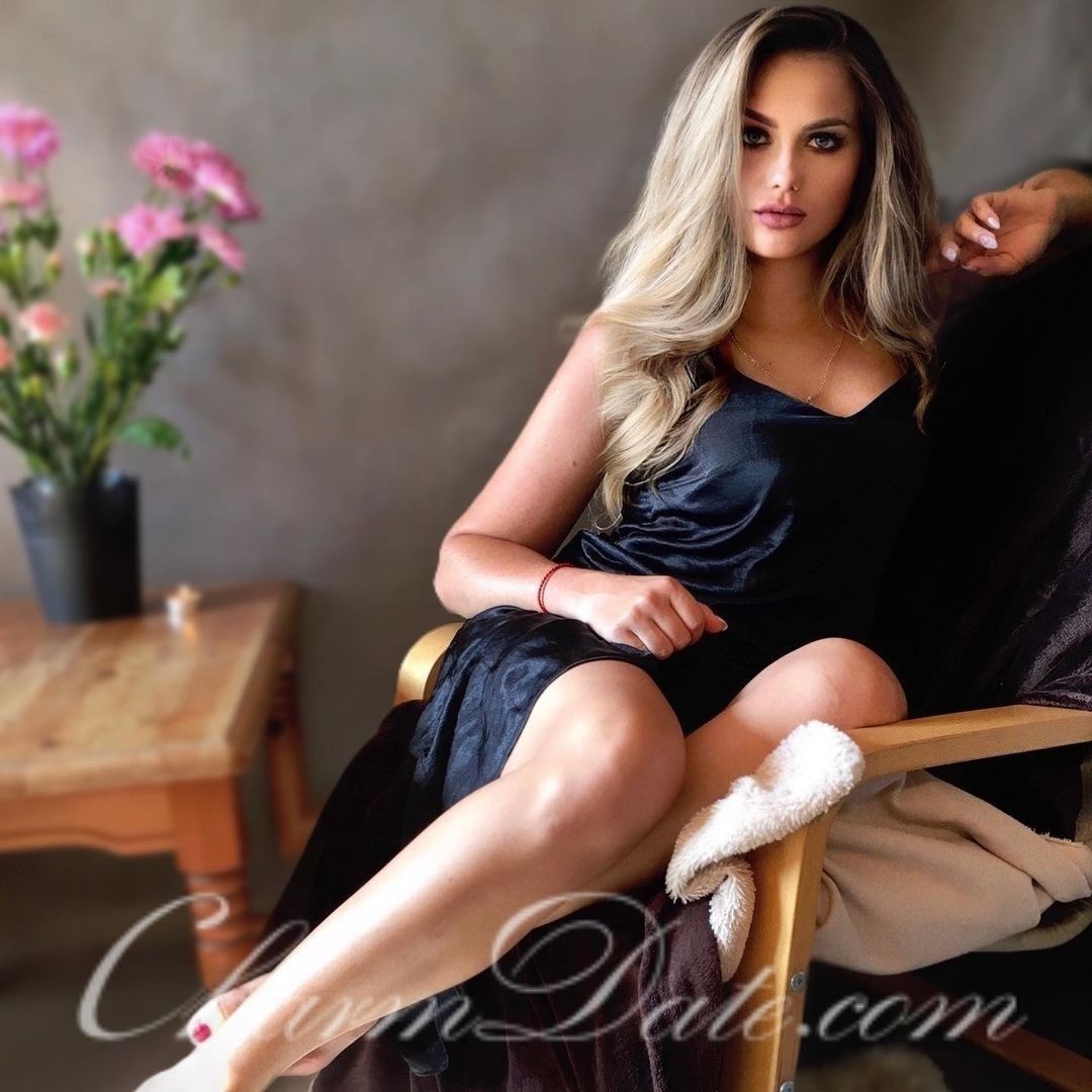 #GirlOfTheDay "I am not afraid of getting old. Not if I'm with someone who I love deeply. Adventures are not for me." --- Ilona #charmdate #love #onlinedating #datingadvice #russiangirlsgram 
More pics 👉 @charmdate_official