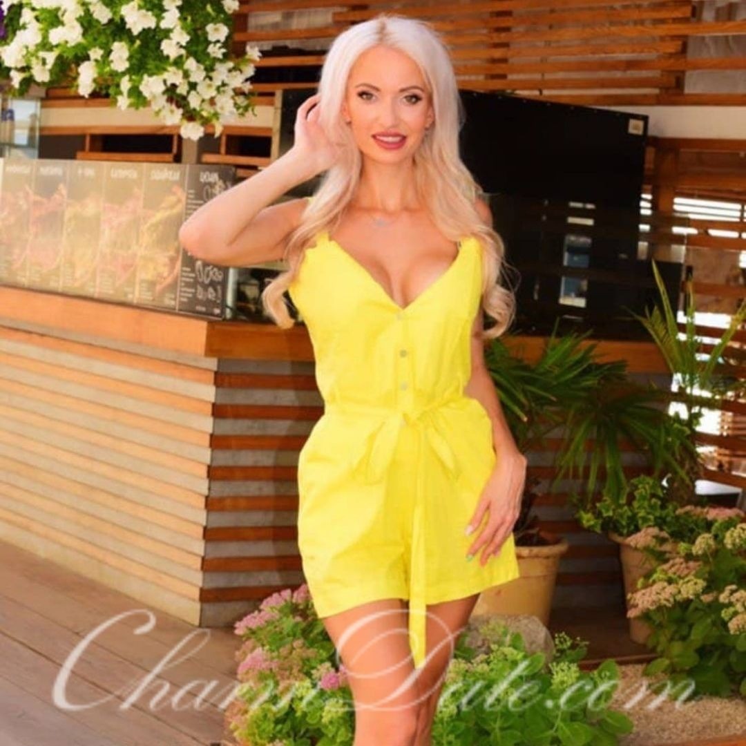 #GirlOfTheDay "I have a daughter who is the joy of life. My career goes well. It seems that I have it all. Deep in heart I know it's time to open my heart and wait for the one." --- Nina #beautifulgirls #sexy #datingsites #onlinedating #love #singlemomdating