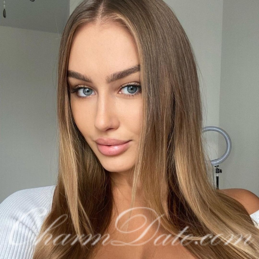 #GirlOfTheDay "Interesting, sexy and a little crazy. That's how I see myself." --- Yana #charmdate #onlinedating #love #datingsites #beautifulgirls